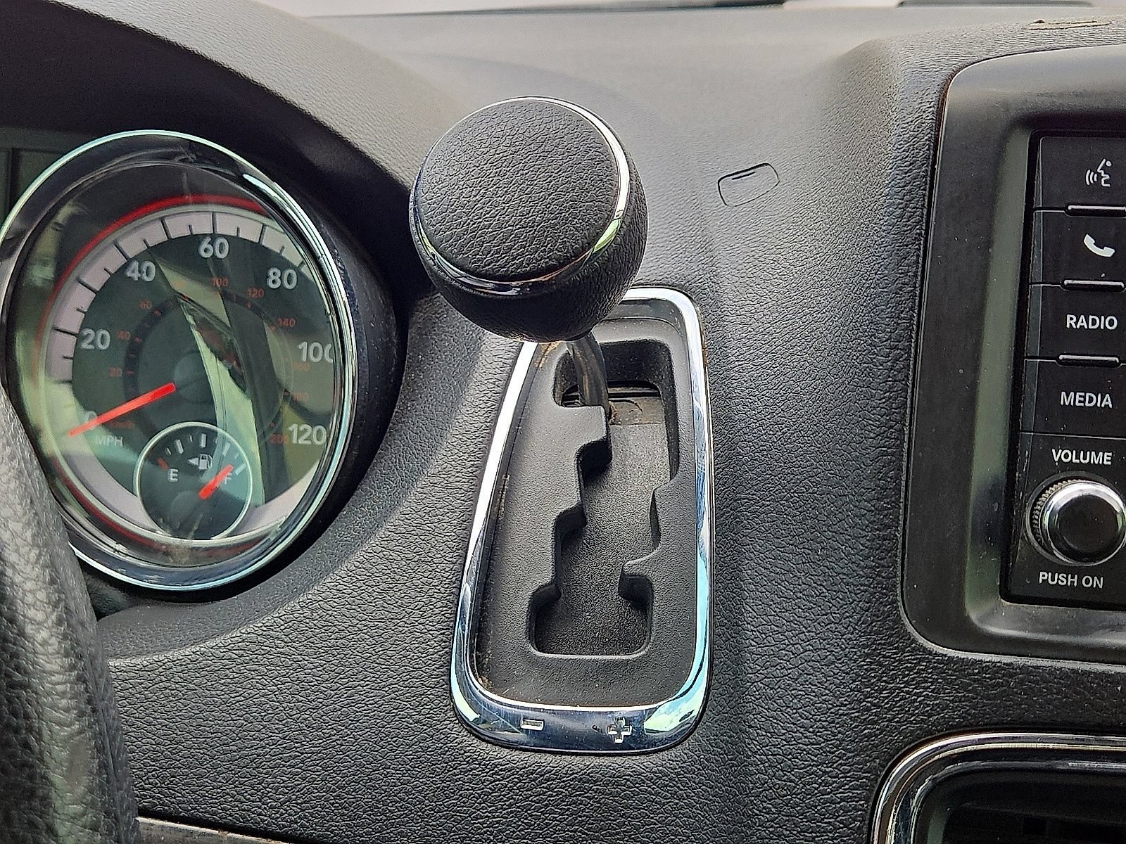 Used 2018 Dodge Grand Caravan SE w/ UConnect Hands-Free Group FWD image 24