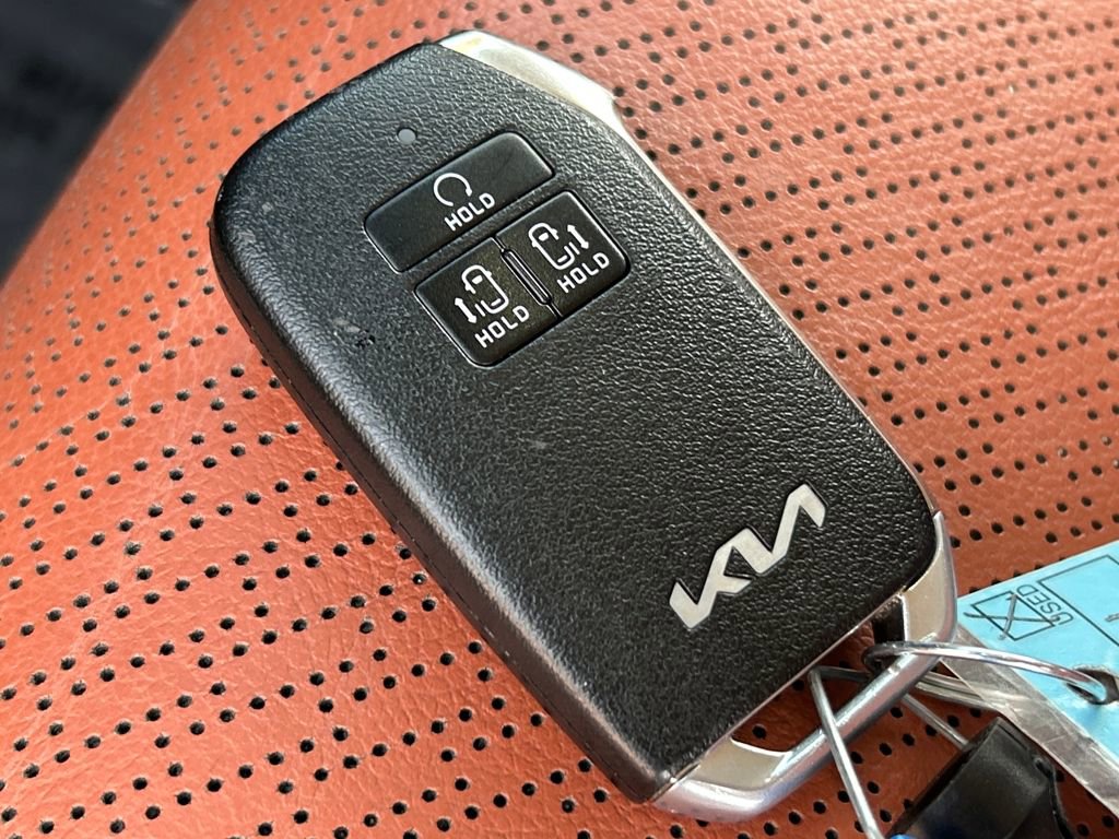 Used 2023 Kia Carnival SX Prestige image 39
