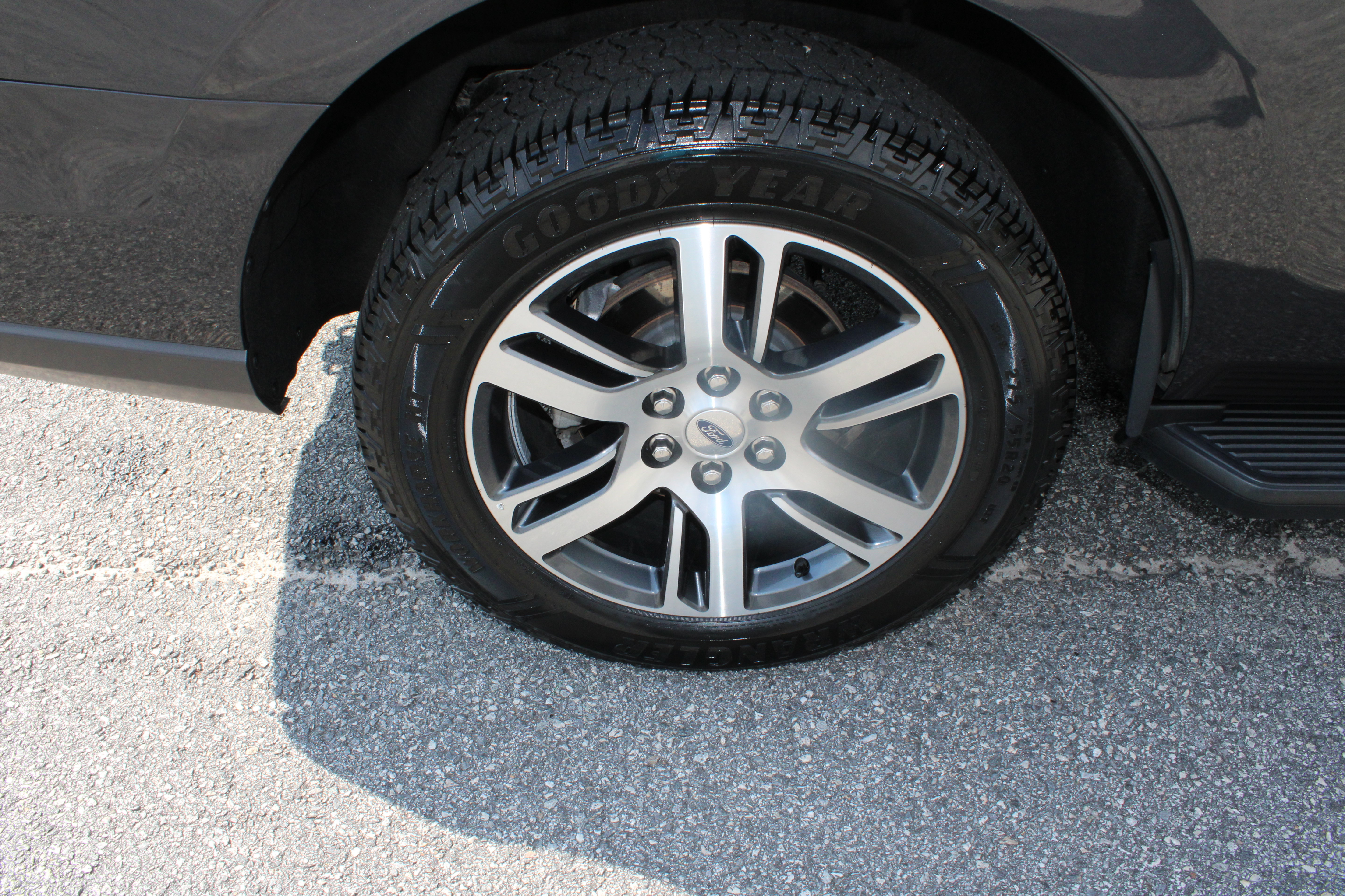 Used 2024 Ford Expedition Limited RWD image 12