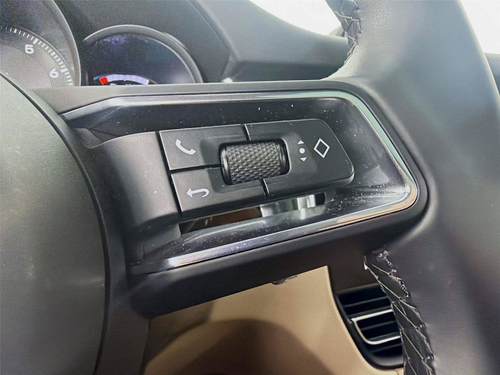 Certified 2023 Porsche Macan Turbo AWD/4WD image 12