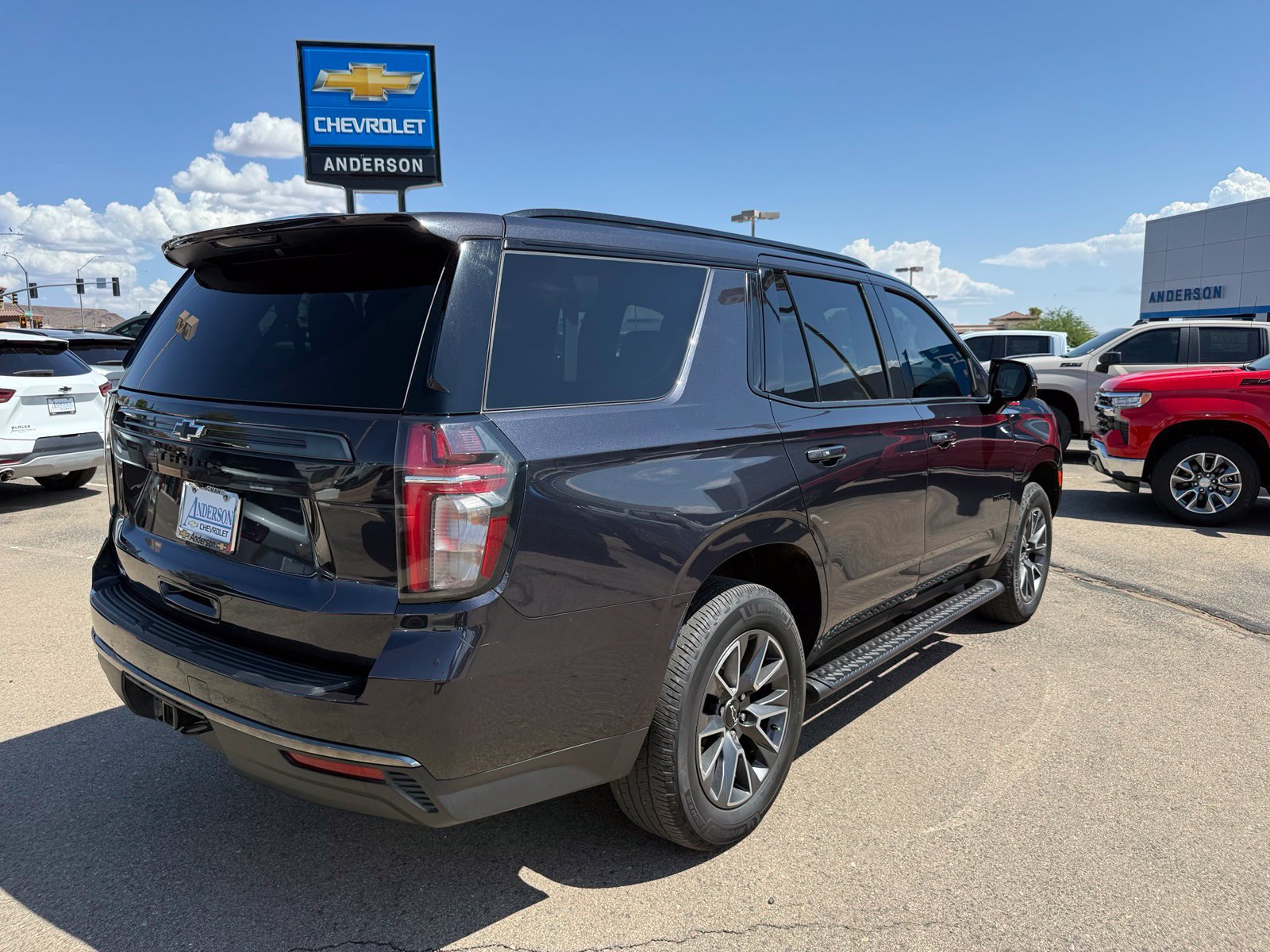 Certified 2022 Chevrolet Tahoe Z71 w/ Luxury Package AWD/4WD image 7