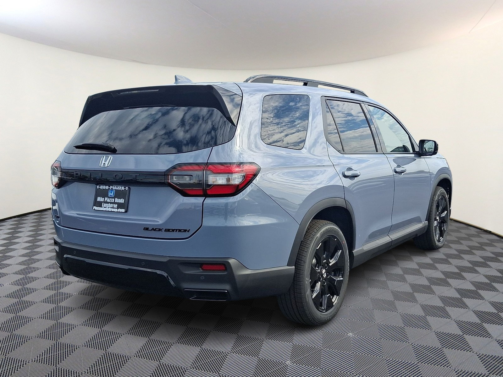 New 2026 Honda Pilot Black Edition image 4