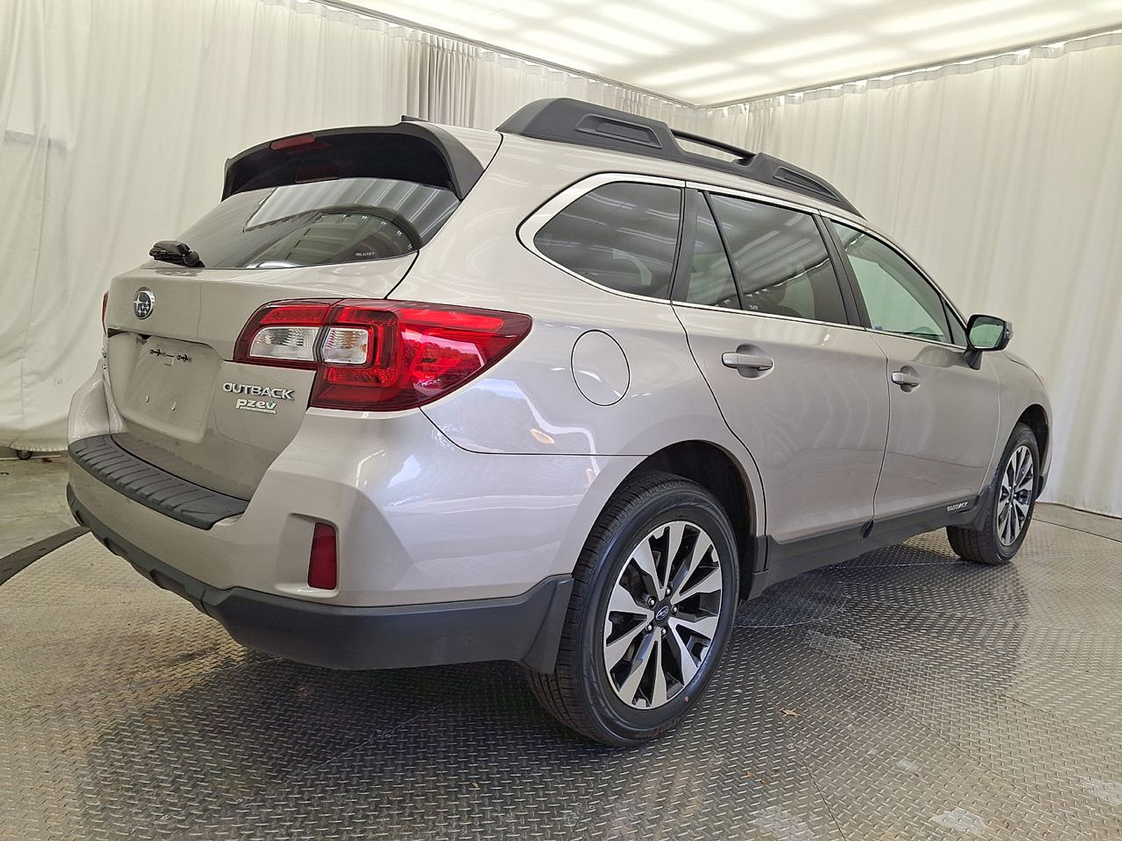Used 2016 Subaru Outback 2.5i Limited AWD/4WD image 25