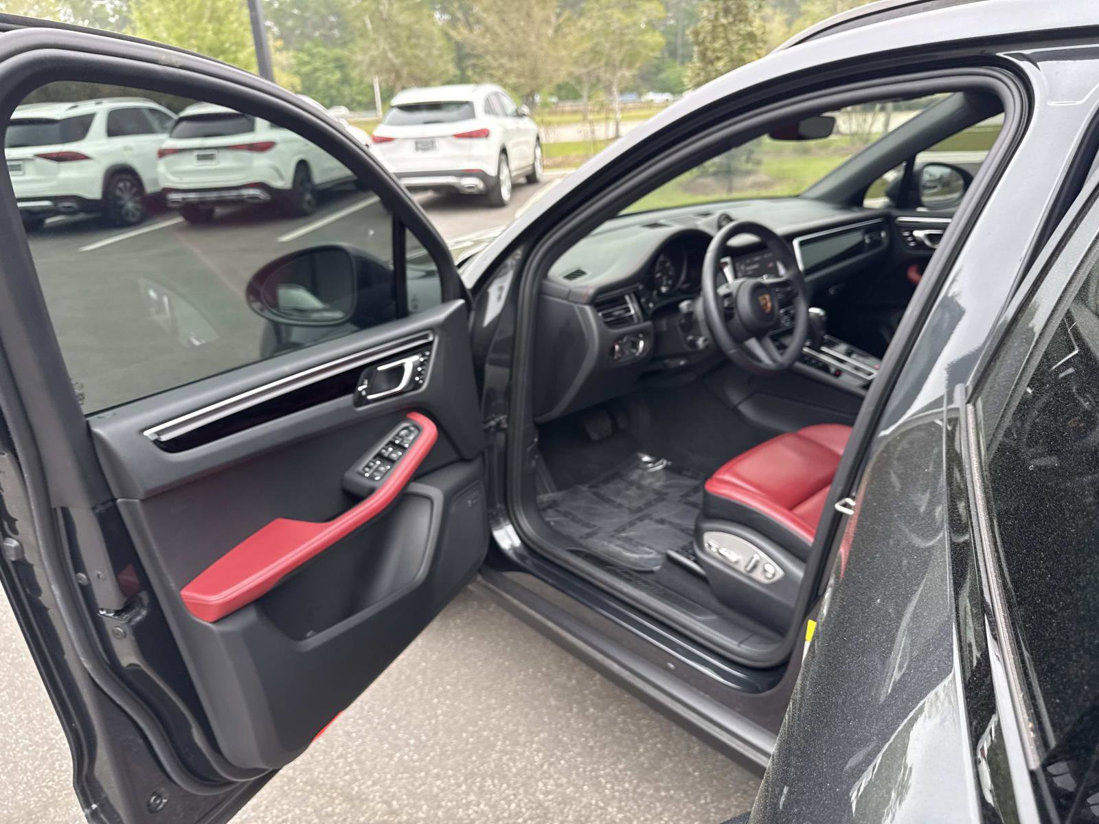 Used 2024 Porsche Macan image 19