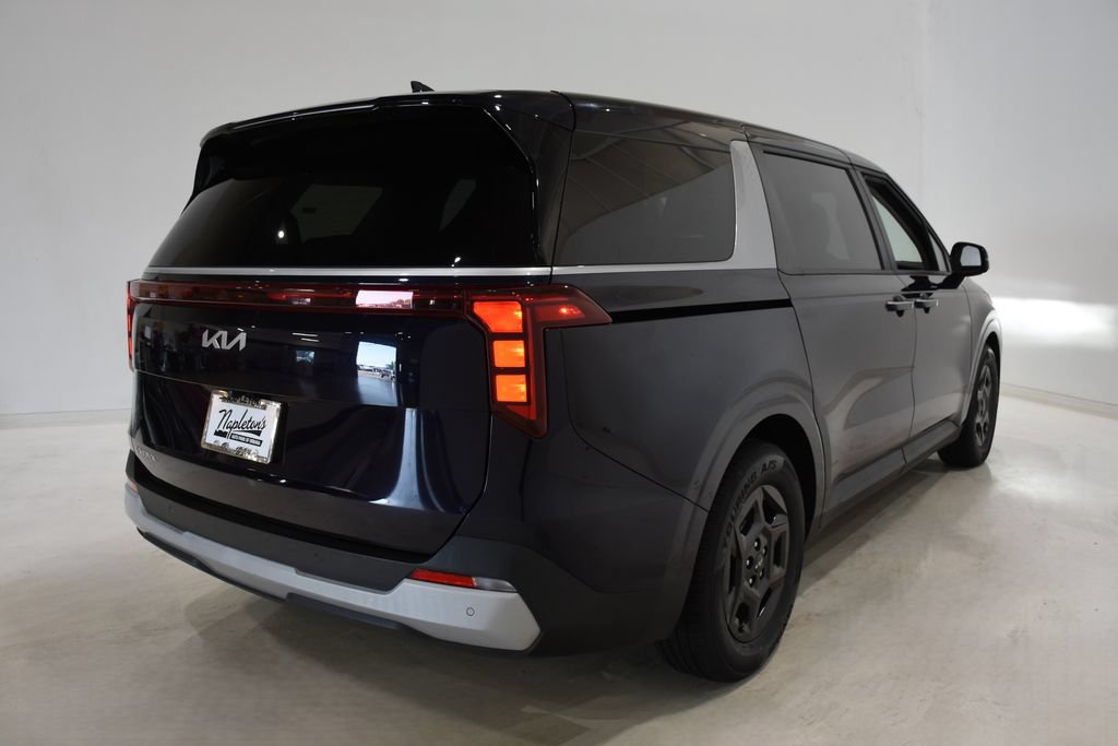 Used 2025 Kia Carnival FWD image 4