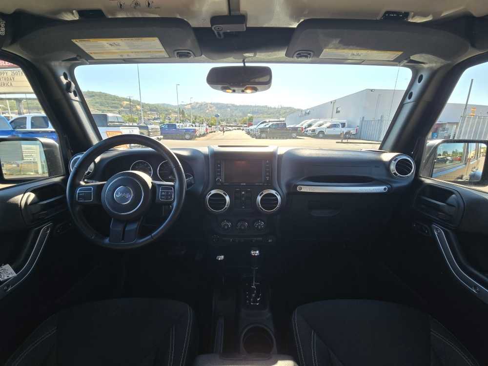 Used 2018 Jeep Wrangler Unlimited Sahara AWD/4WD image 17