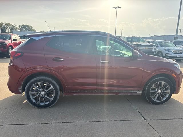 Used 2022 Buick Encore GX Select w/ Sport Touring Package AWD/4WD image 2