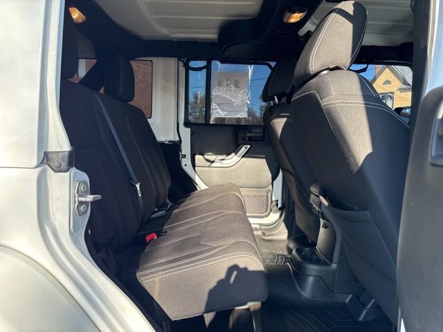 Used 2016 Jeep Wrangler Unlimited Sahara w/ Connectivity Group image 36