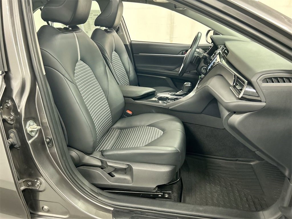 Used 2020 Toyota Camry image 23