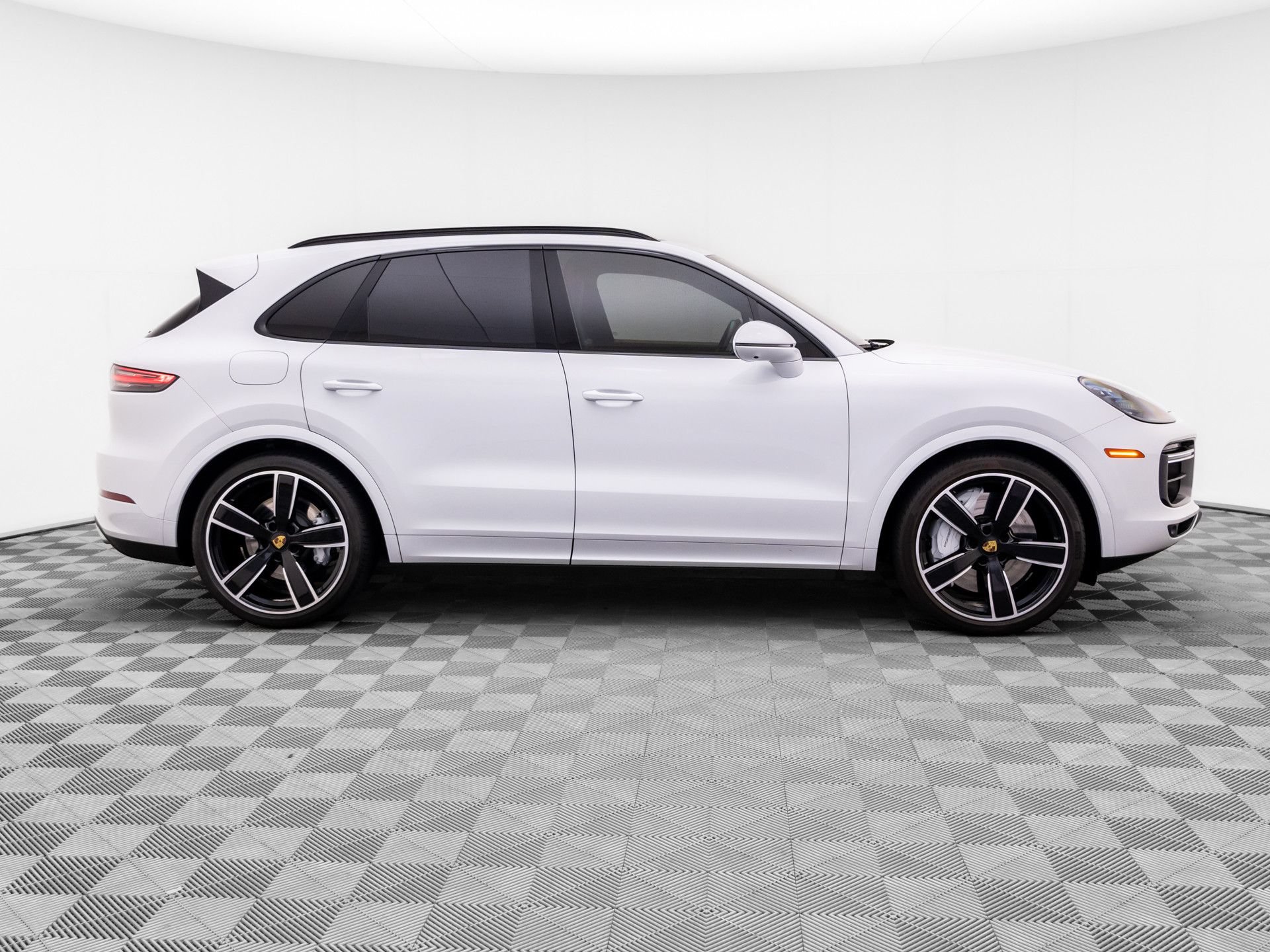 Certified 2023 Porsche Cayenne Turbo AWD/4WD image 7
