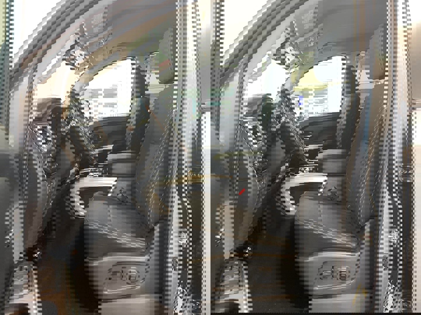 Used 2019 Nissan Titan SV w/ SV Convenience Package image 7