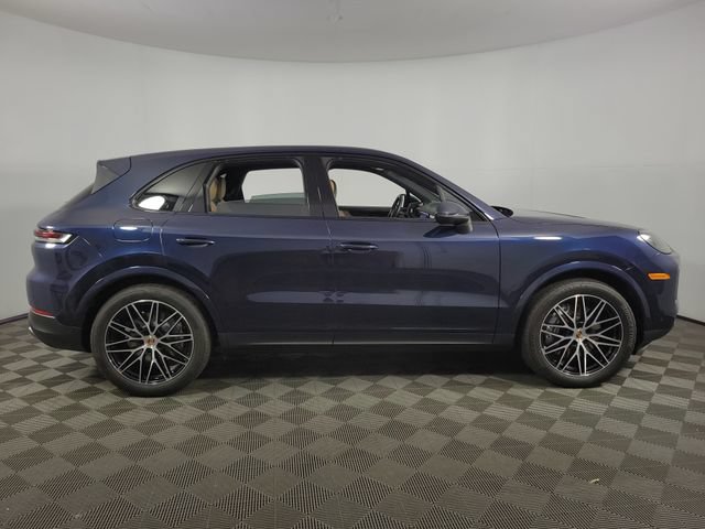 Used 2025 Porsche Cayenne AWD/4WD image 10