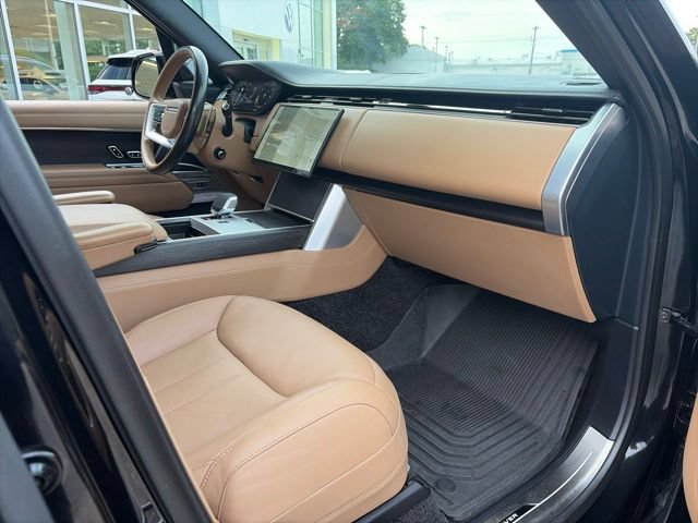 Used 2025 Land Rover Range Rover Long Wheelbase SE AWD/4WD image 21