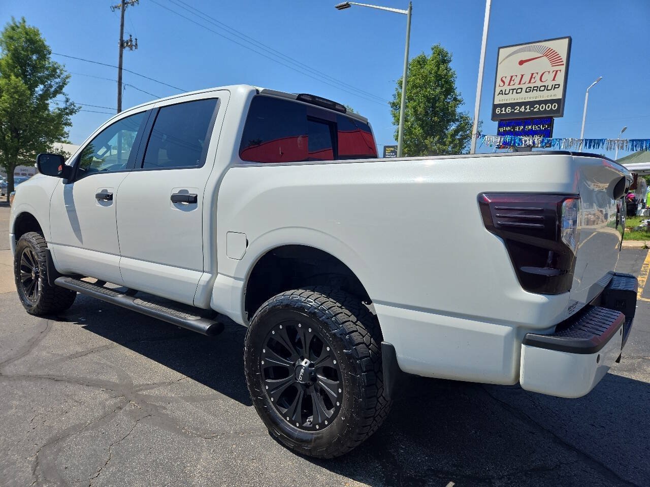 Used 2018 Nissan Titan SL w/ Midnight Edition AWD/4WD image 8