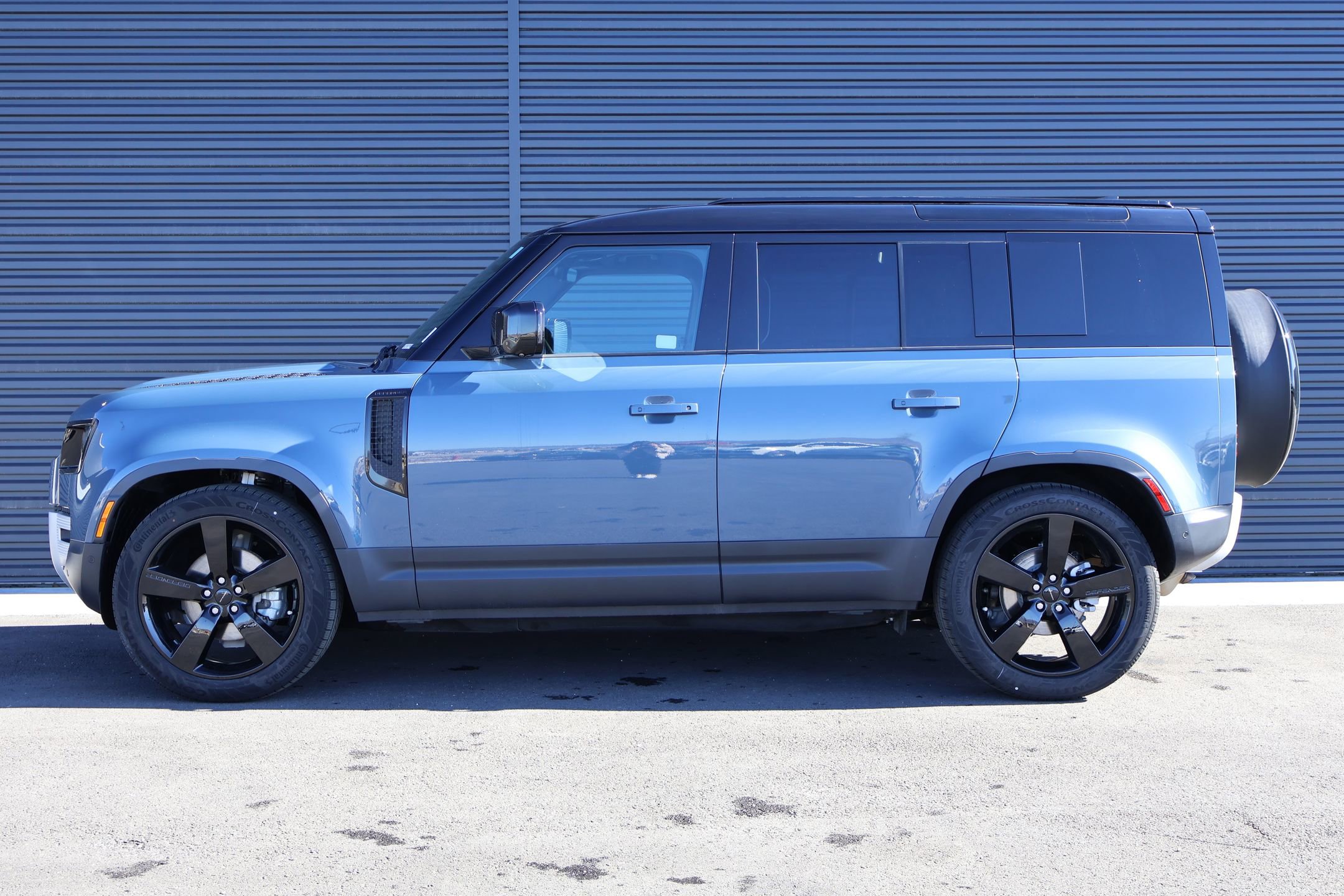 Used 2025 Land Rover Defender 110 S image 9