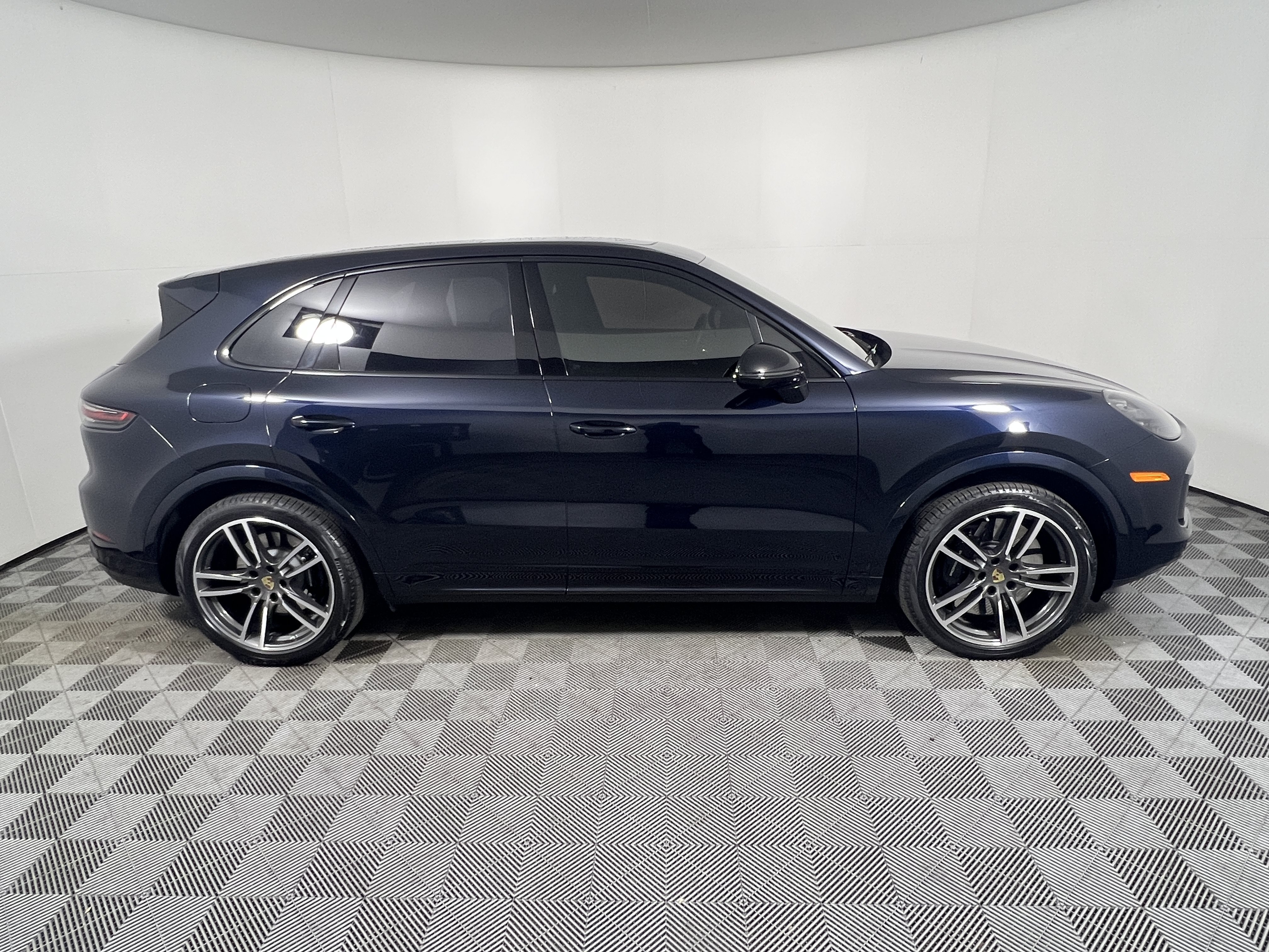 Certified 2023 Porsche Cayenne Turbo AWD/4WD image 8
