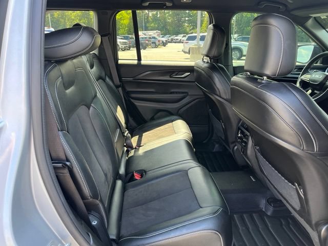 Used 2024 Jeep Grand Cherokee Altitude AWD/4WD image 10