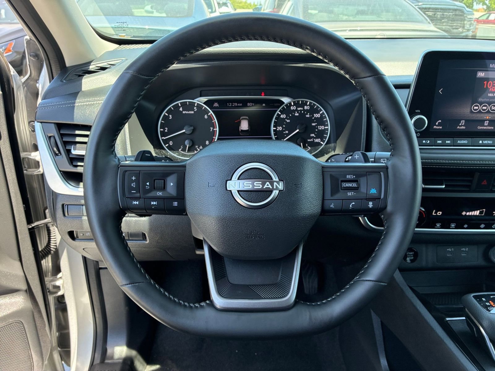 Used 2025 Nissan Rogue SV FWD image 30