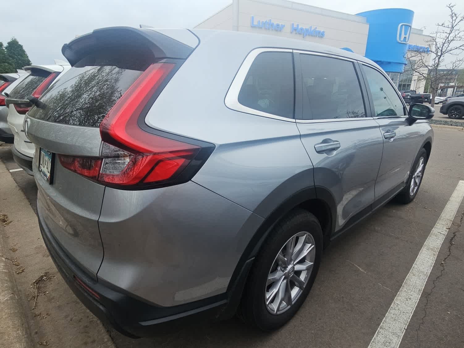 Used 2024 Honda CR-V EX image 3