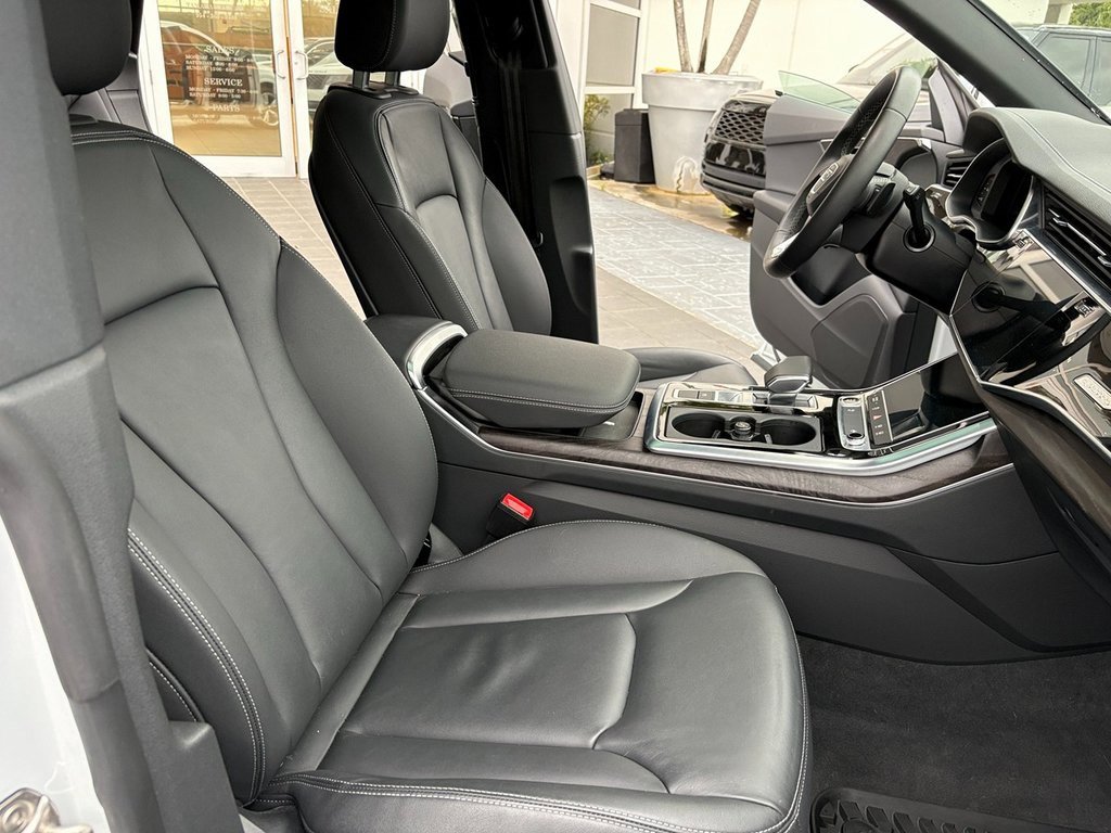 Used 2023 Audi Q8 Premium image 21