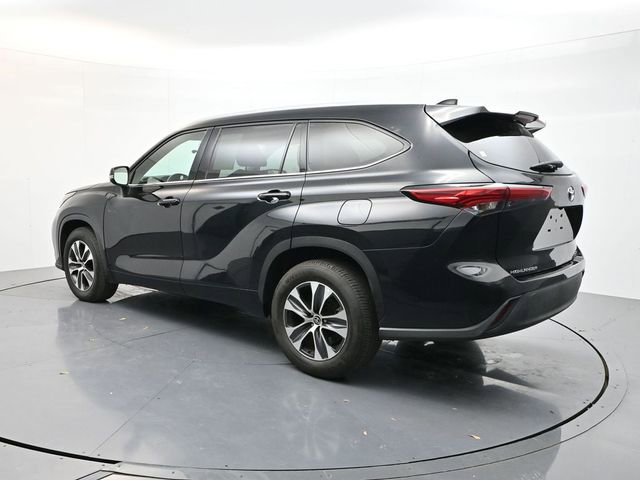Used 2022 Toyota Highlander XLE image 8