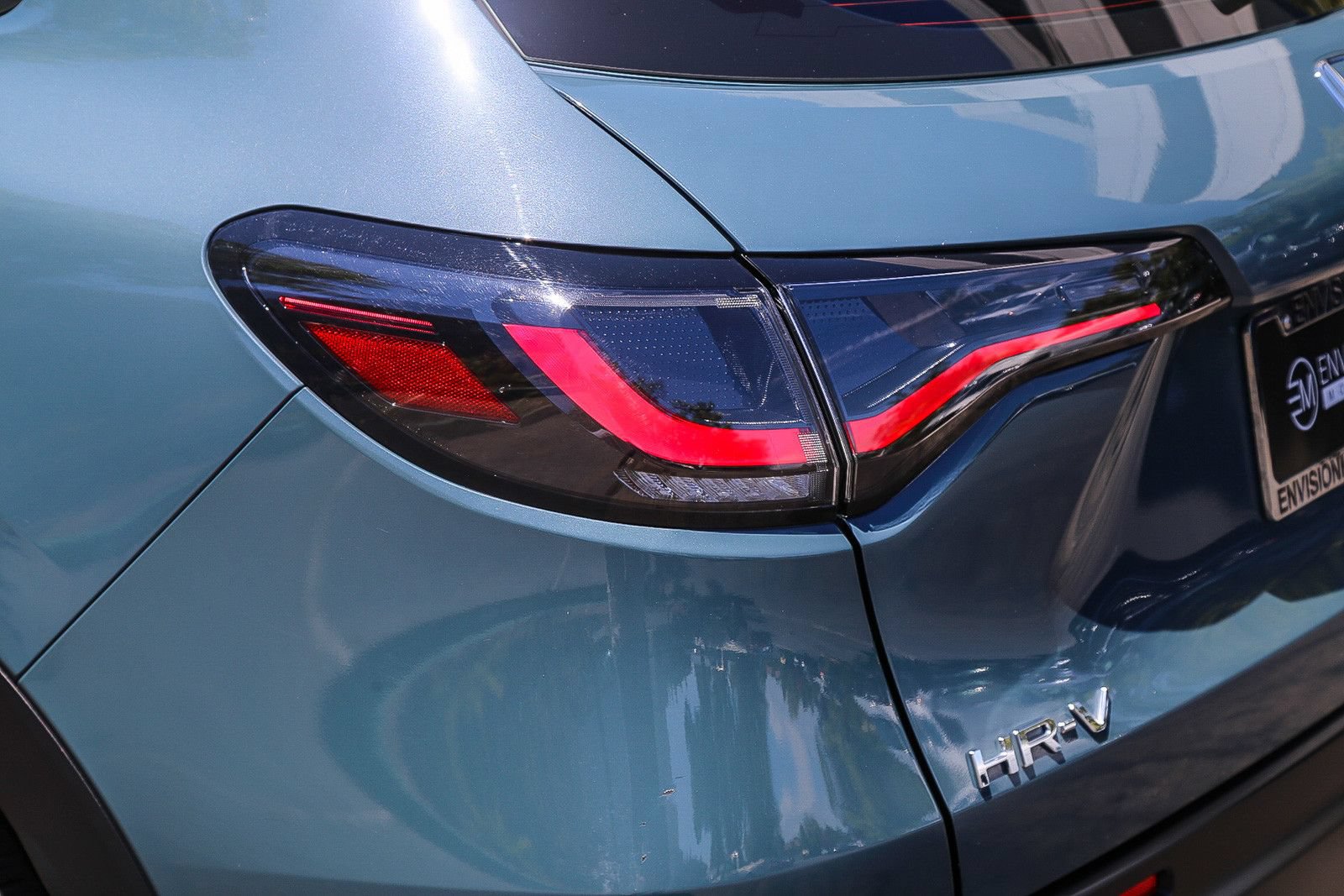 Used 2025 Honda HR-V LX image 8