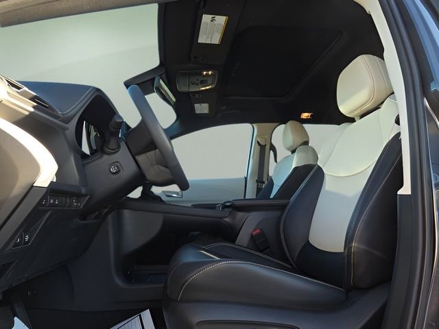 Used 2025 Toyota Sienna Limited image 9