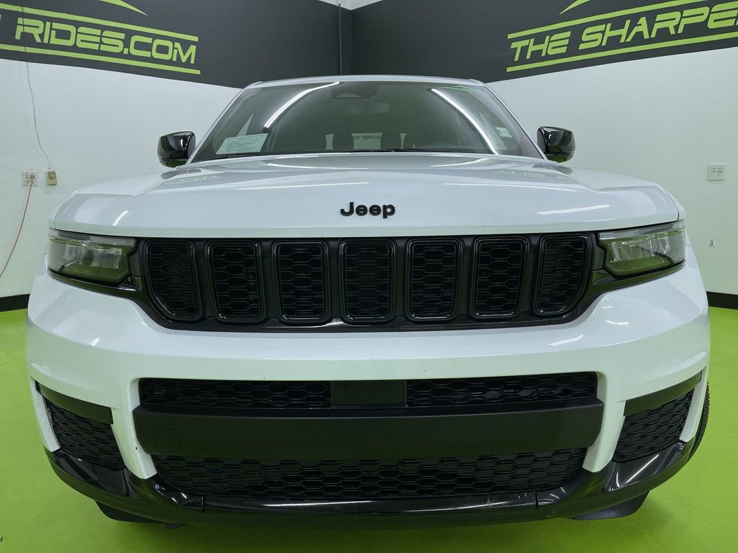 Used 2023 Jeep Grand Cherokee L Laredo image 3