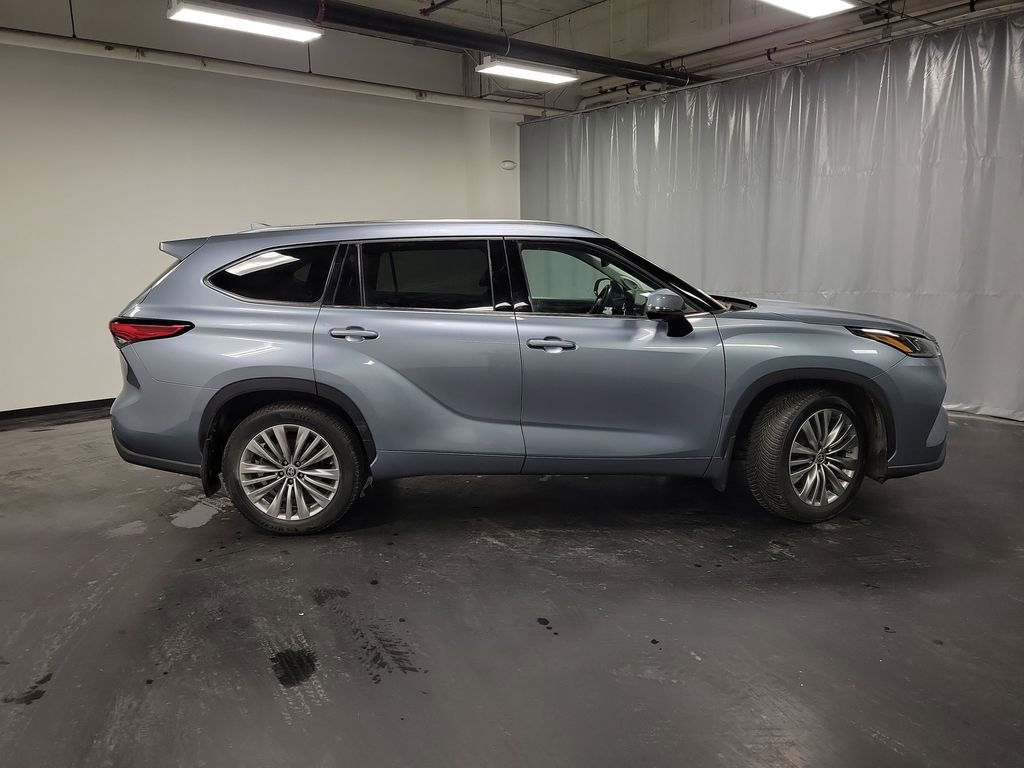 Used 2022 Toyota Highlander Platinum image 9