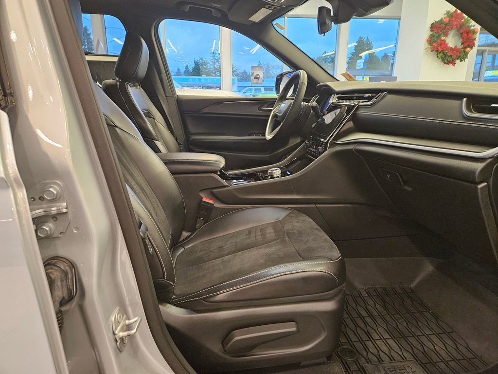 Used 2023 Jeep Grand Cherokee L Laredo image 25