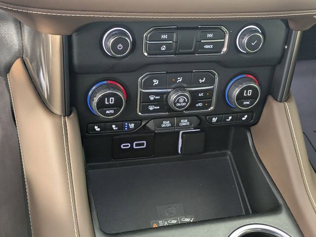 Used 2024 Chevrolet Suburban High Country AWD/4WD image 23
