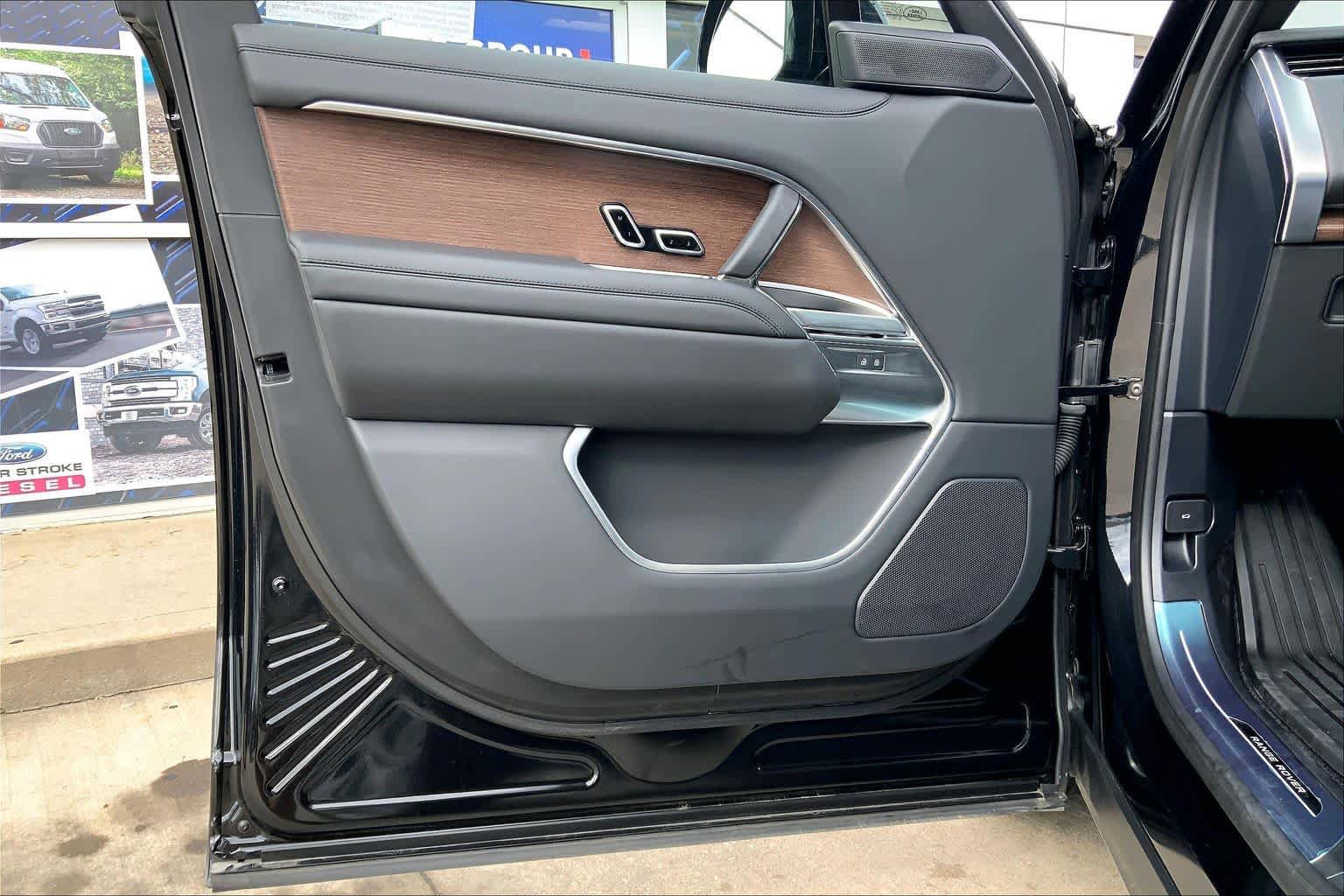 Used 2025 Land Rover Range Rover SE AWD/4WD image 22