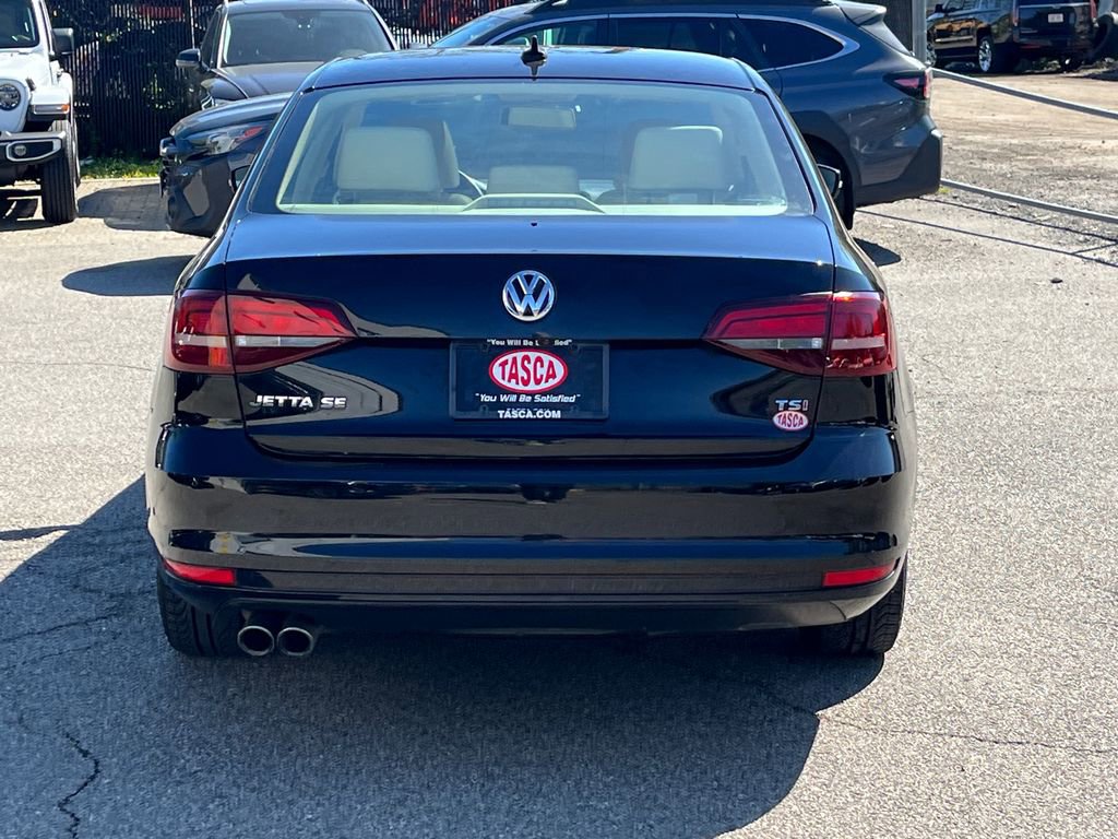 Used 2017 Volkswagen Jetta SE FWD image 3