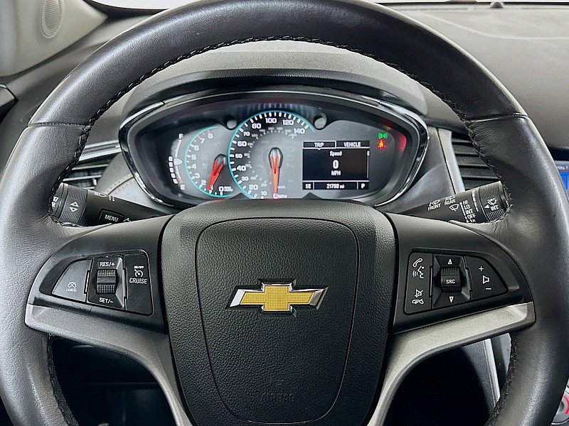 Used 2022 Chevrolet Trax LT w/ LT Convenience Package image 12