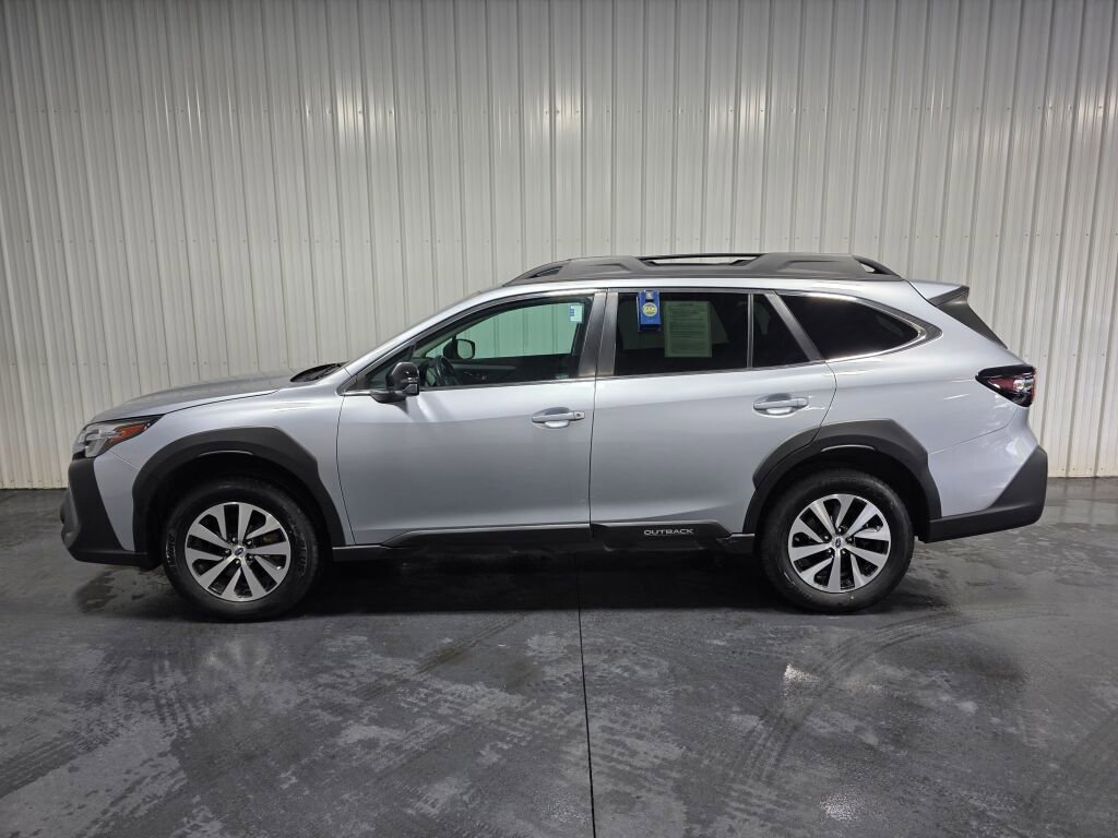 Used 2023 Subaru Outback Premium AWD/4WD image 4