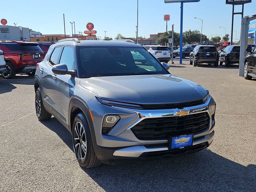 Used 2026 Chevrolet TrailBlazer LT FWD image 2