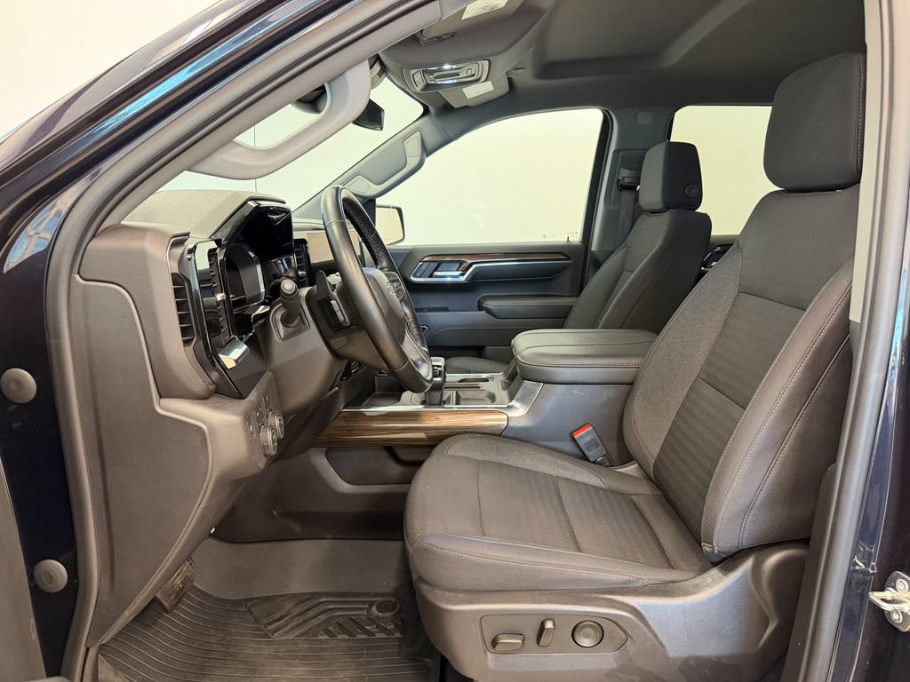Used 2024 Chevrolet Silverado 1500 LT Trail Boss w/ Convenience Package II AWD/4WD image 11