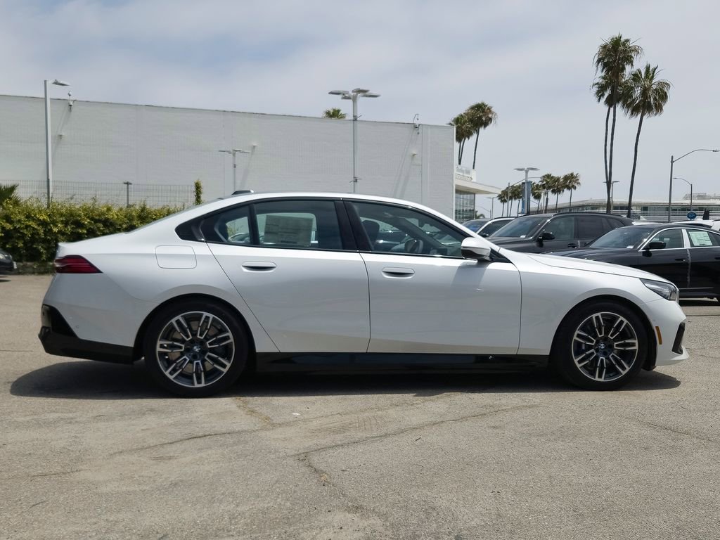 New 2026 BMW 550e xDrive AWD/4WD image 3
