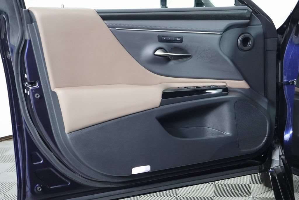 Certified 2025 Lexus ES 300h w/ Premium Package FWD image 12