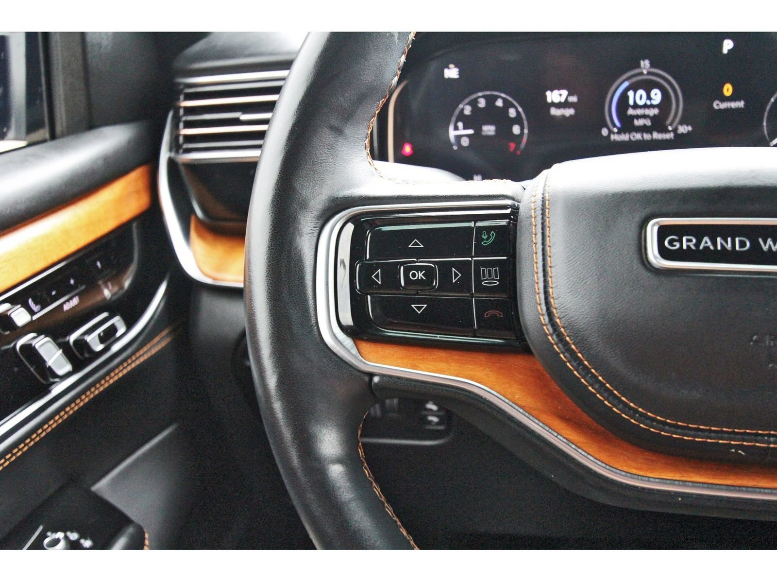Used 2022 Jeep Grand Wagoneer Series III AWD/4WD image 25