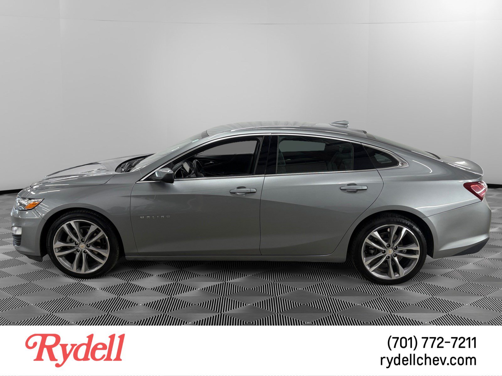 Used 2024 Chevrolet Malibu LT FWD image 2