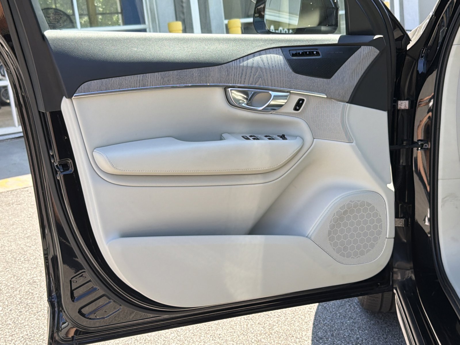 Used 2024 Volvo XC90 B6 Plus AWD/4WD image 22