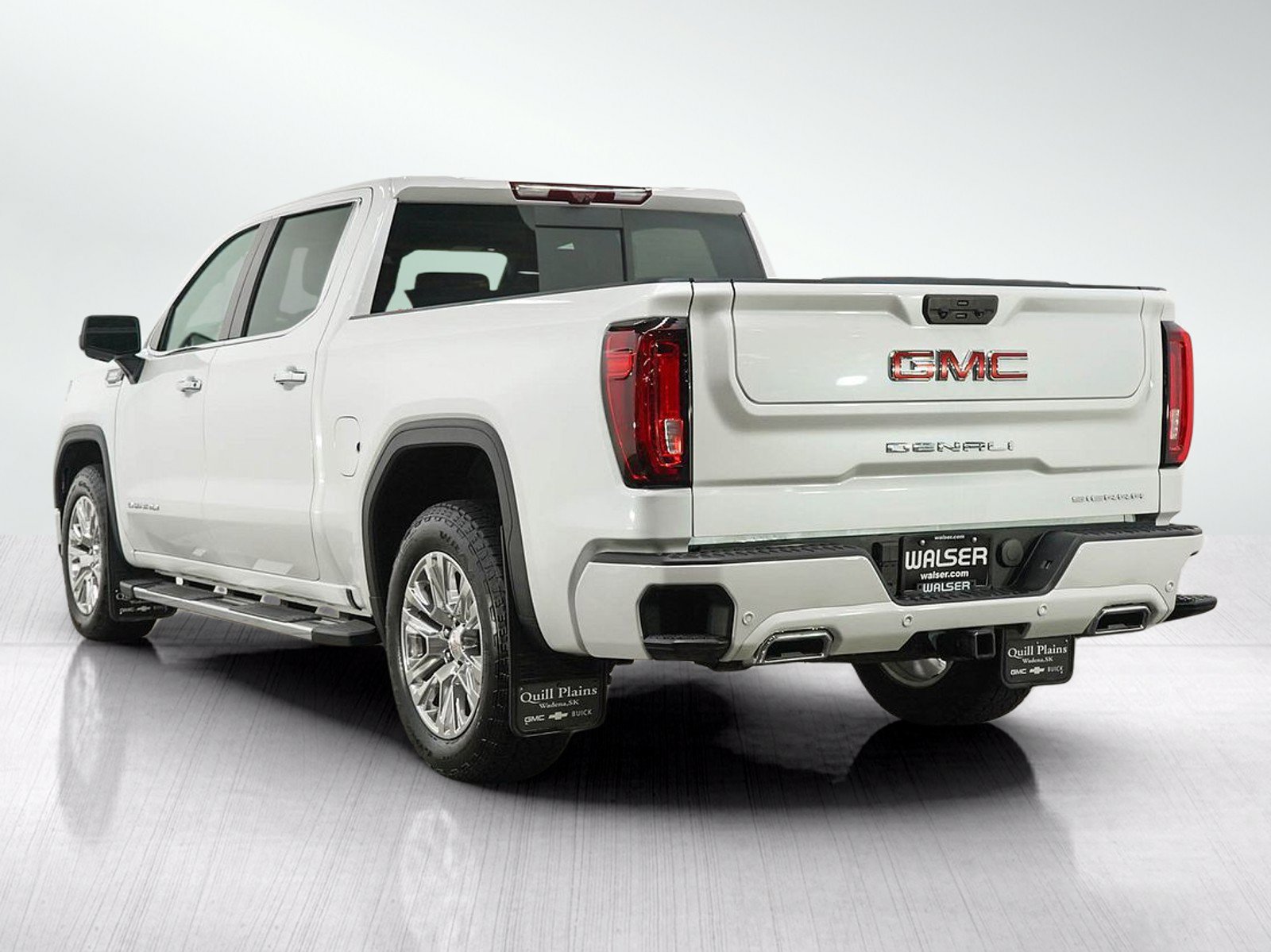 Used 2025 GMC Sierra 1500 Denali w/ Technology Package AWD/4WD image 3