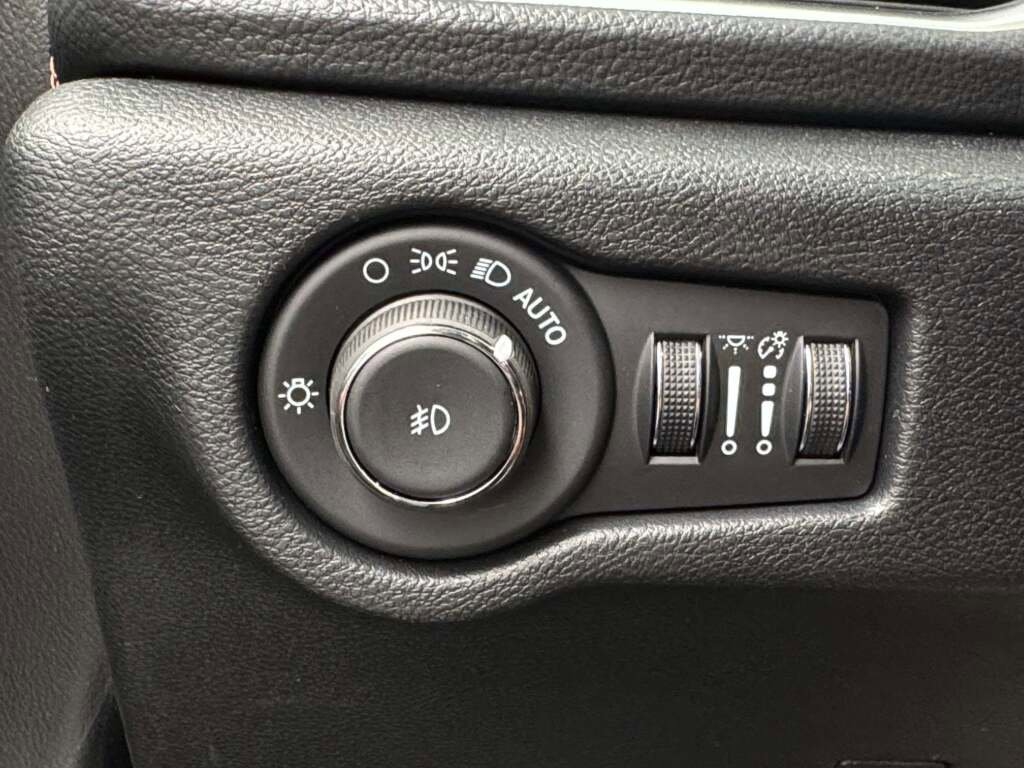 New 2026 Chrysler Pacifica Pinnacle image 28