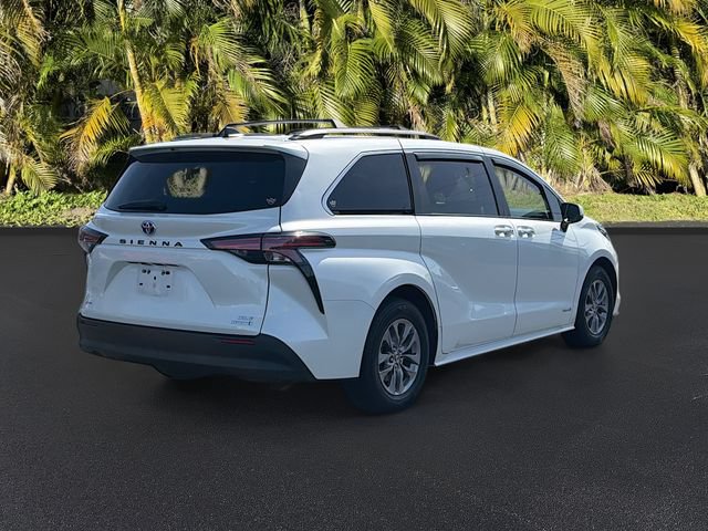 Used 2021 Toyota Sienna XLE FWD image 4