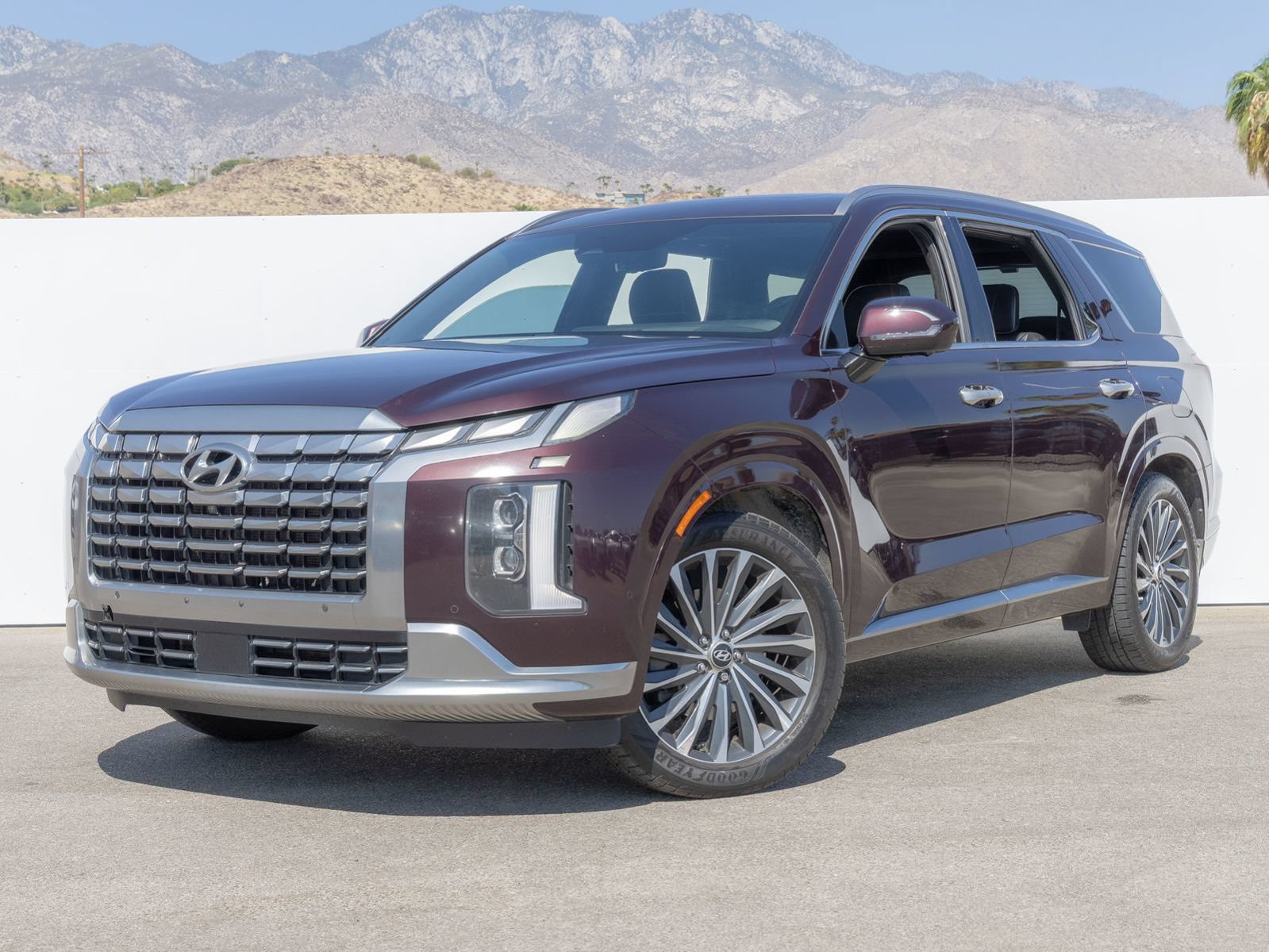 Used 2023 Hyundai Palisade Calligraphy FWD image 1