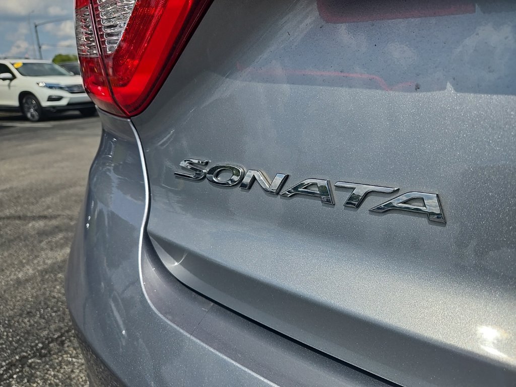 Used 2017 Hyundai Sonata Limited w/ Cargo Package FWD image 11