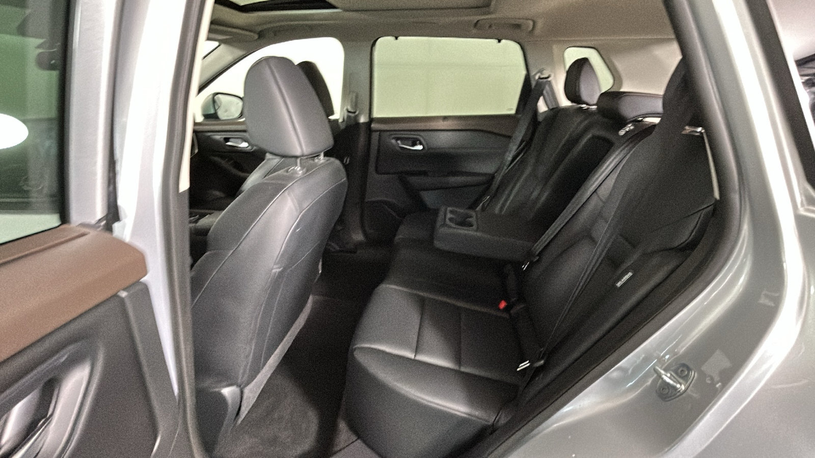Used 2023 Nissan Rogue SV w/ SV Premium B Package AWD/4WD image 32