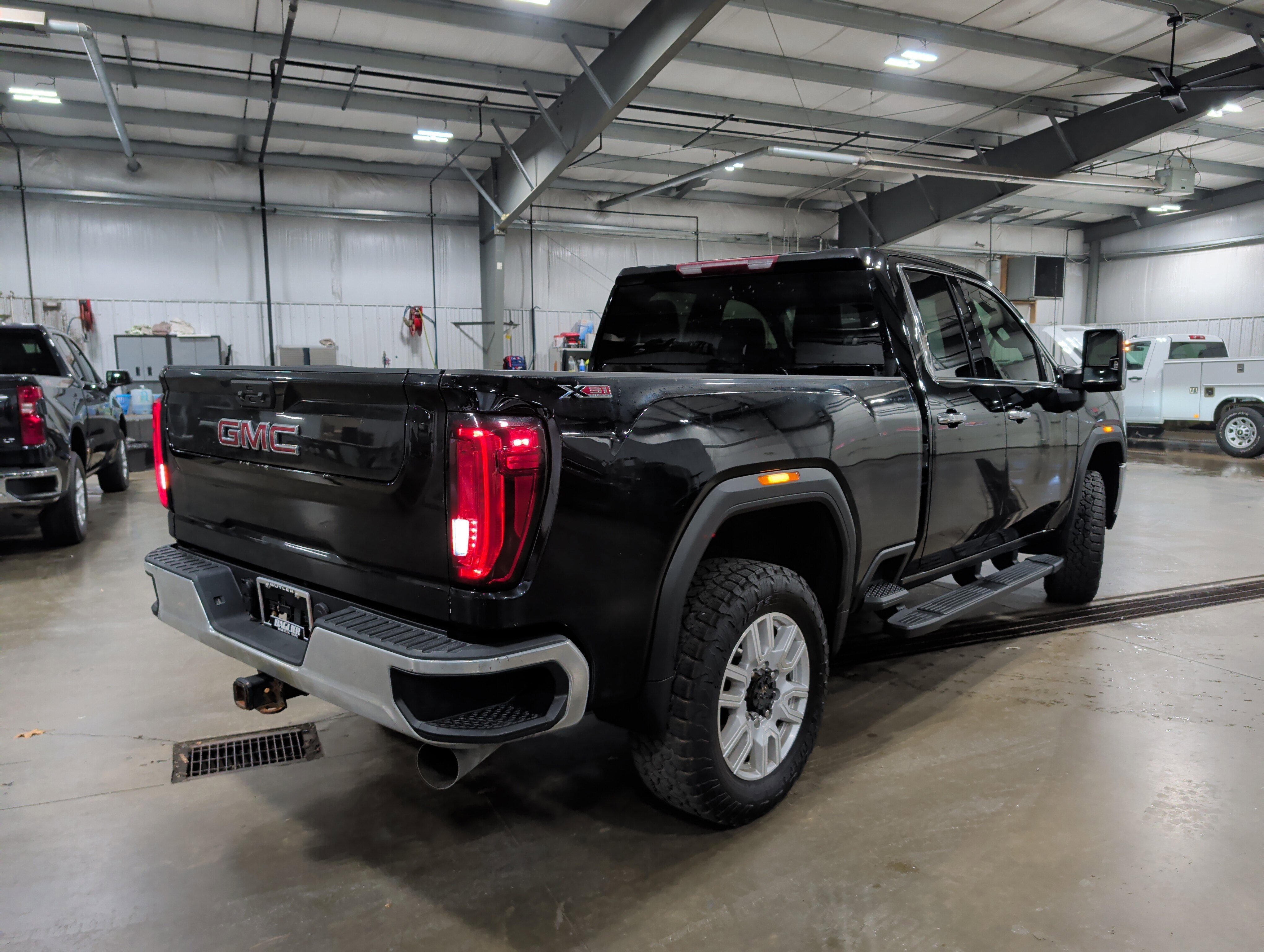 Used 2022 GMC Sierra 2500 SLT w/ X31 Off-Road Package image 3