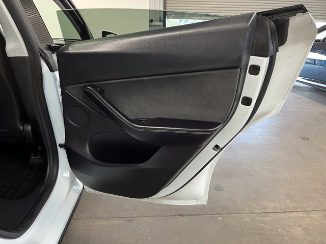 Used 2021 Tesla Model Y Long Range AWD/4WD image 16